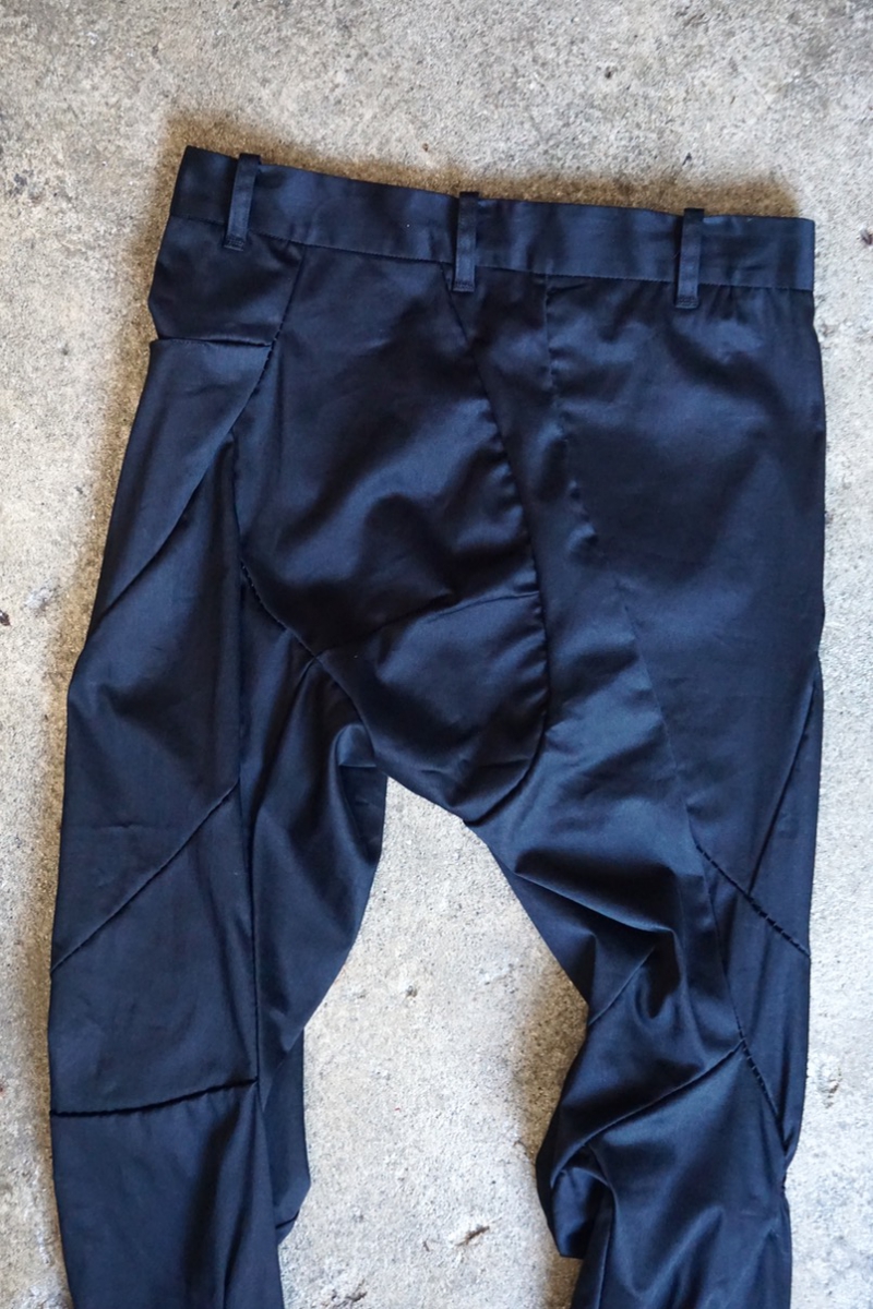 DIS-M-FLP-01. Distortion Fitted Long Pants. Black. LEON EMANUEL