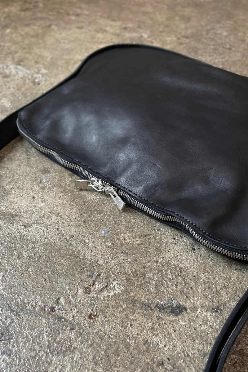 No. RD01. Cross Body Bag + Nylon Lining. BLKT(Black). GUIDI ...