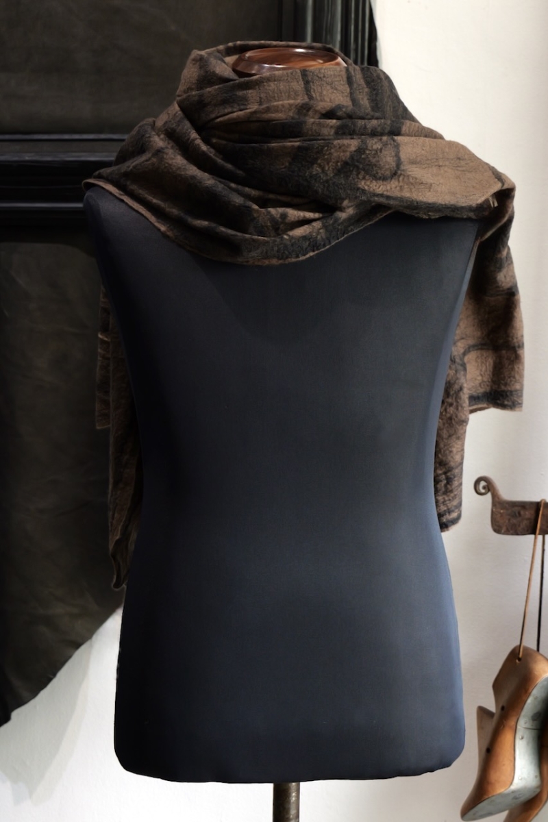 LIGHT200. Wool & Silk Stole. 202(Cocoa Black). SILVANA